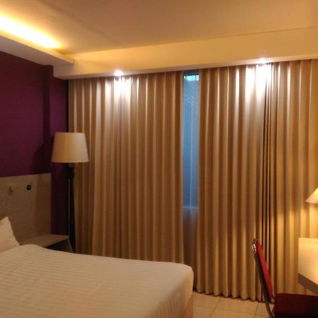Hotel Kharisma Madiun Exteriör bild