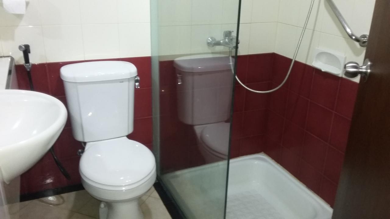 Hotel Kharisma Madiun Exteriör bild