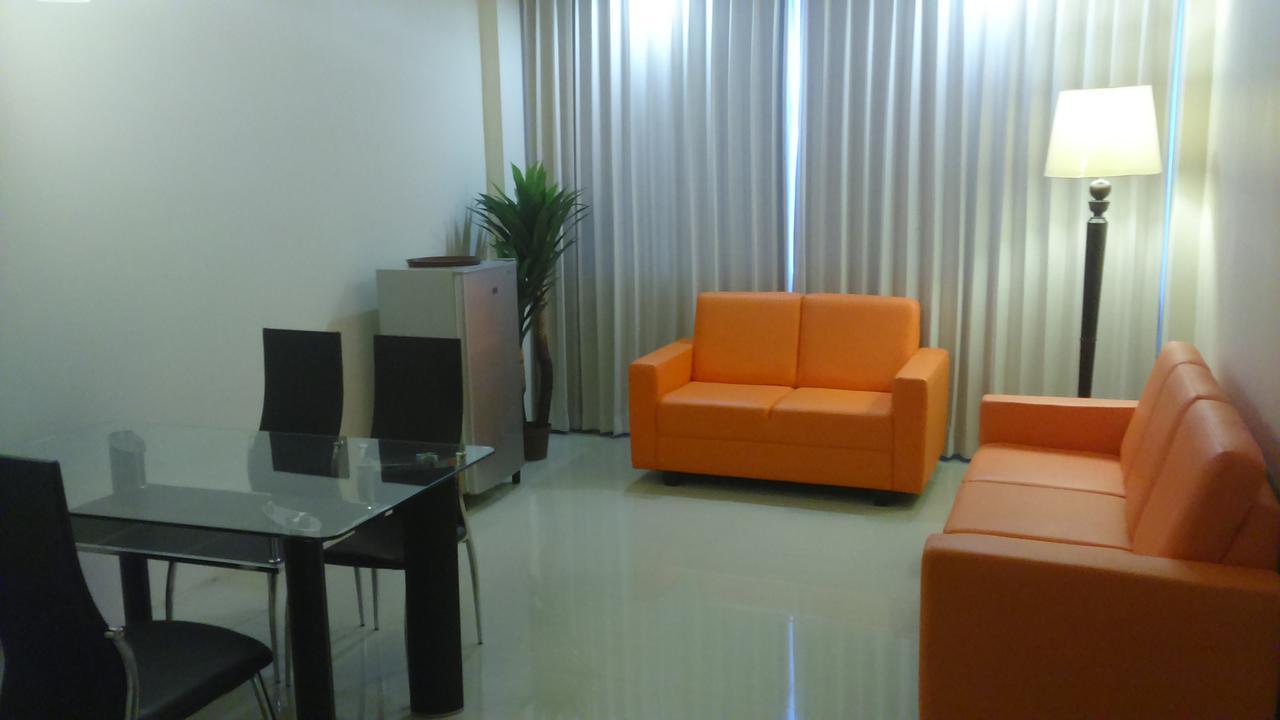 Hotel Kharisma Madiun Exteriör bild