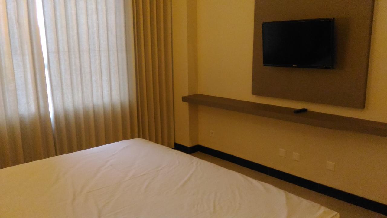 Hotel Kharisma Madiun Exteriör bild
