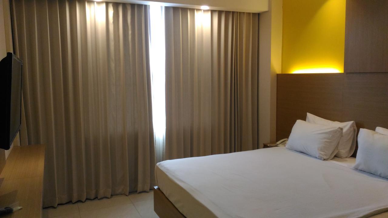 Hotel Kharisma Madiun Exteriör bild