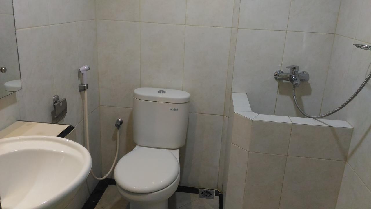 Hotel Kharisma Madiun Exteriör bild