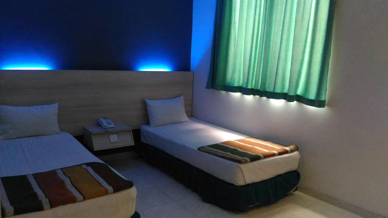 Hotel Kharisma Madiun Exteriör bild
