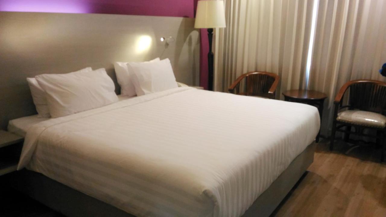 Hotel Kharisma Madiun Exteriör bild