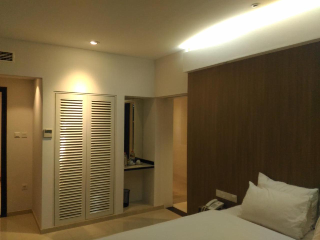 Hotel Kharisma Madiun Exteriör bild