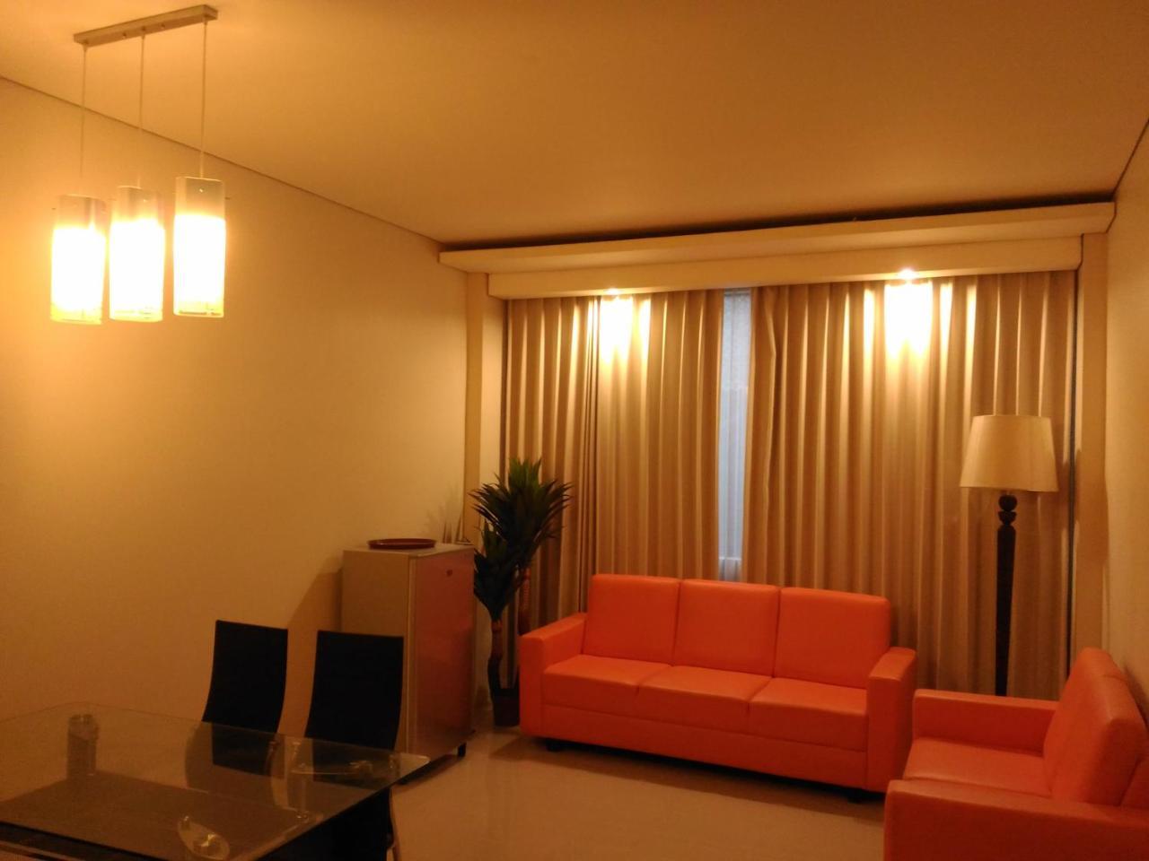Hotel Kharisma Madiun Exteriör bild