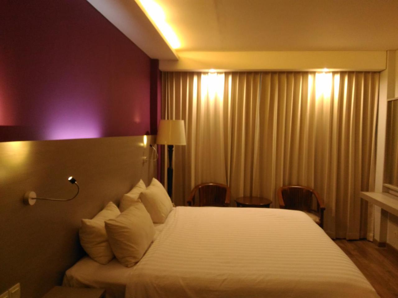 Hotel Kharisma Madiun Exteriör bild